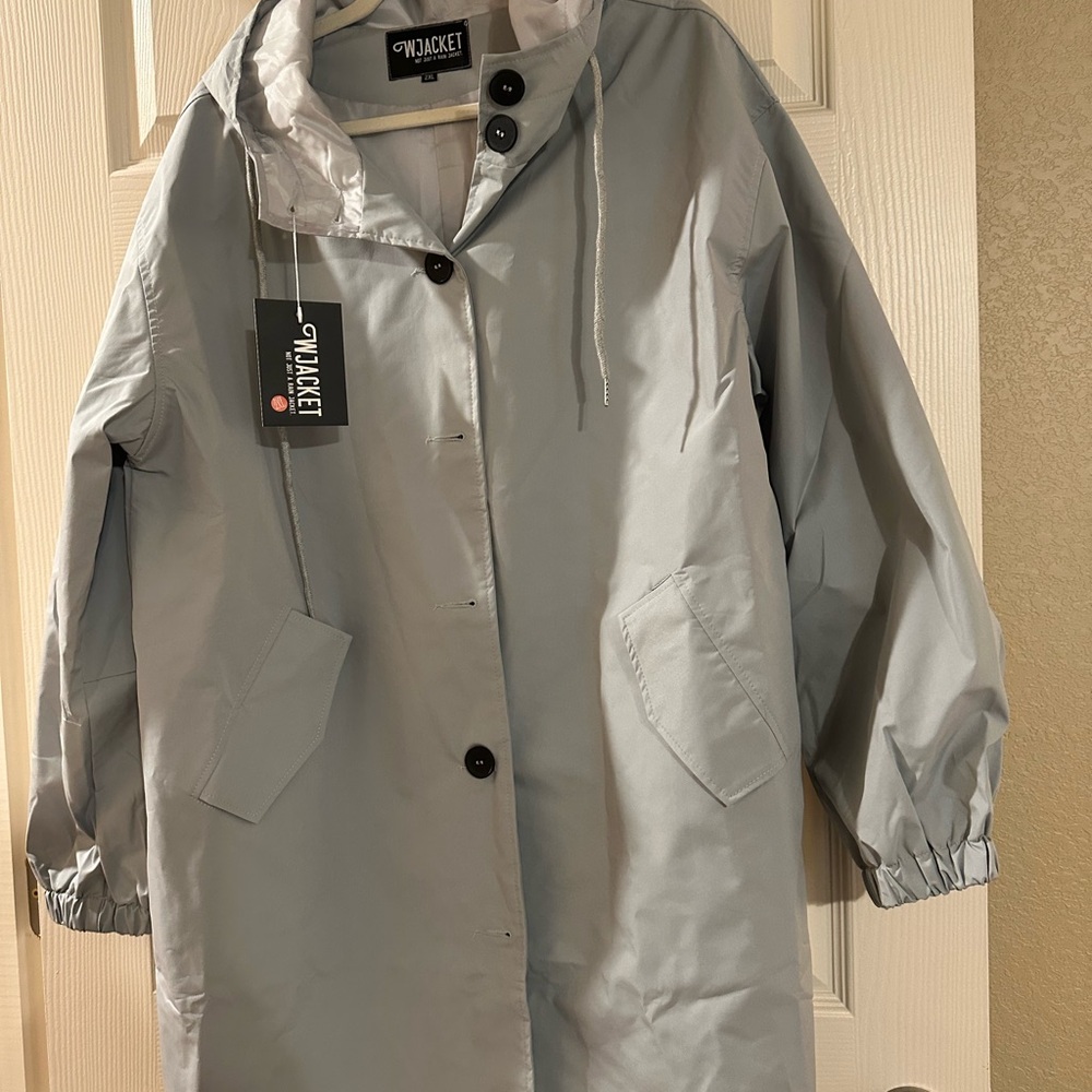 W Jacket. Water resistant with hood